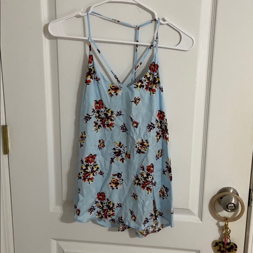 Cute and lightweight tank top with floral design